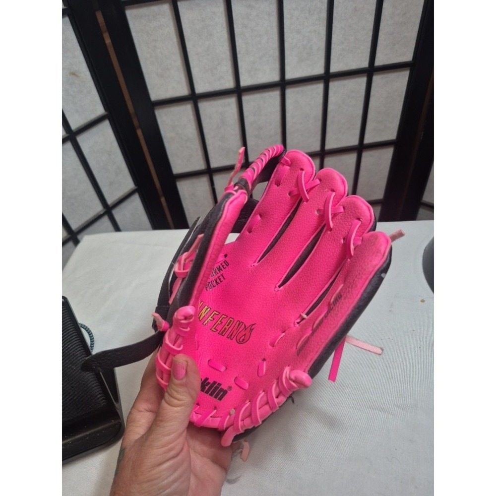 Franklin Youth Baseball mitt Glove Pink Black INFERNO Right Hand Throw 24950-9"